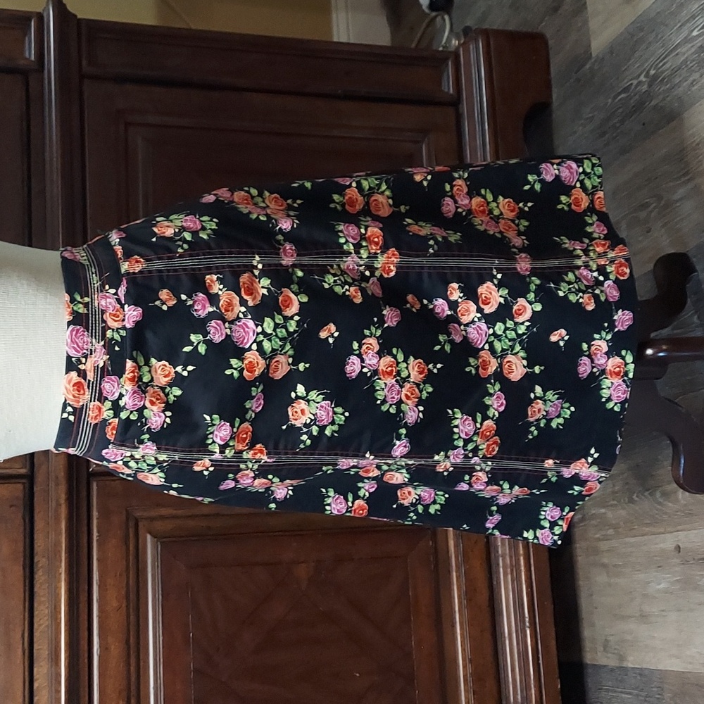Bay Studio Career pretty floral skirt - size S